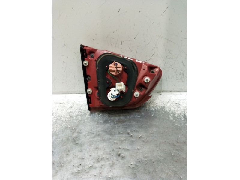 Recambio de piloto trasero derecho interior para kia carens ( ) referencia OEM IAM 92404A4  