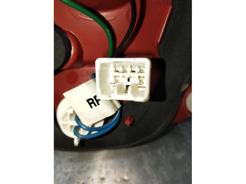 Recambio de piloto trasero derecho interior para kia carens ( ) referencia OEM IAM 92404A4  