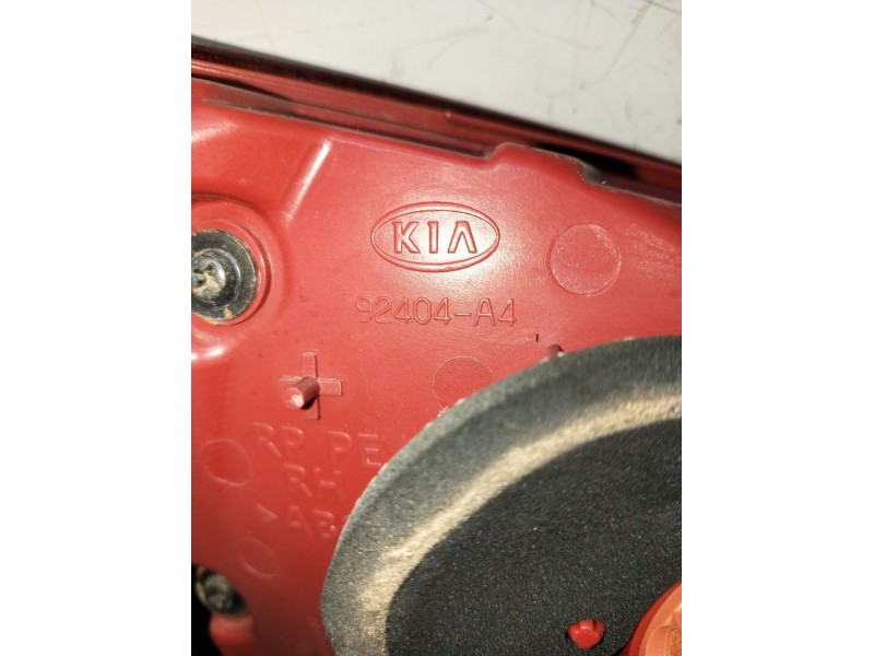 Recambio de piloto trasero derecho interior para kia carens ( ) referencia OEM IAM 92404A4  