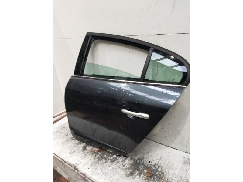 Recambio de puerta trasera izquierda para renault fluence expression referencia OEM IAM   