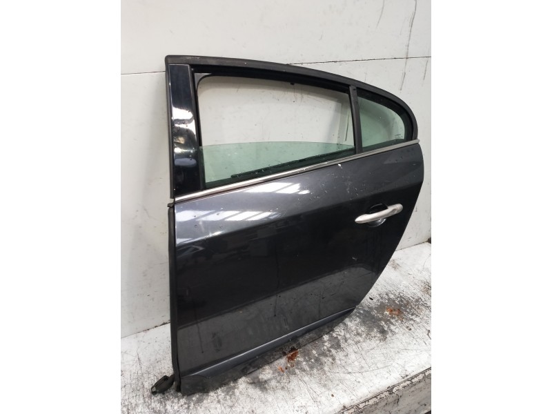 Recambio de puerta trasera izquierda para renault fluence expression referencia OEM IAM   