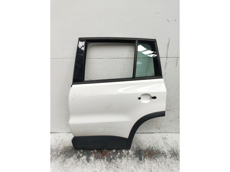 Recambio de puerta trasera izquierda para volkswagen tiguan (5n2) referencia OEM IAM   5P