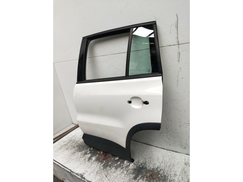 Recambio de puerta trasera izquierda para volkswagen tiguan (5n2) referencia OEM IAM   5P