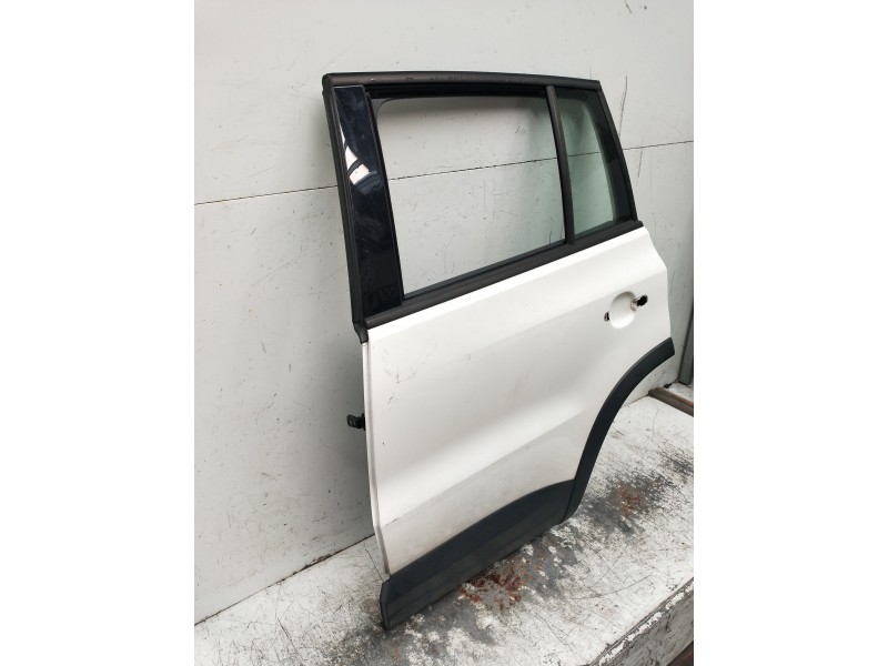 Recambio de puerta trasera izquierda para volkswagen tiguan (5n2) referencia OEM IAM   5P