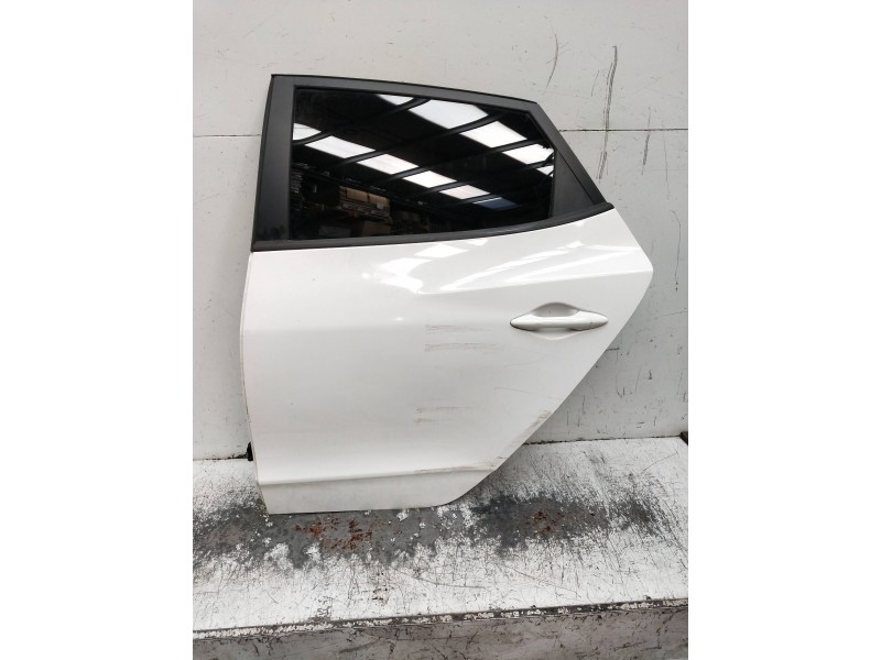 Recambio de puerta trasera izquierda para hyundai ix35 referencia OEM IAM  VER FOTOS 5P PUERTA RALLADA