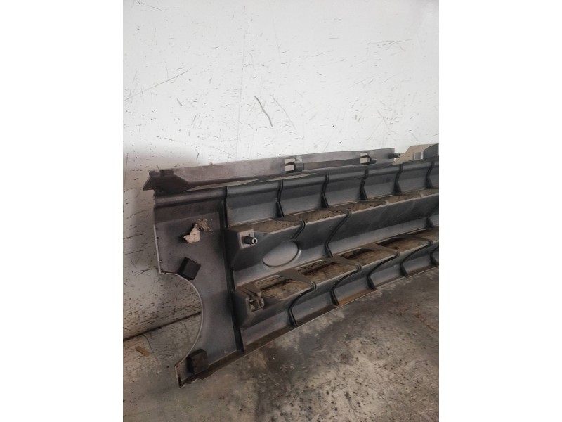 Recambio de rejilla delantera para land rover discovery v6 td s referencia OEM IAM   