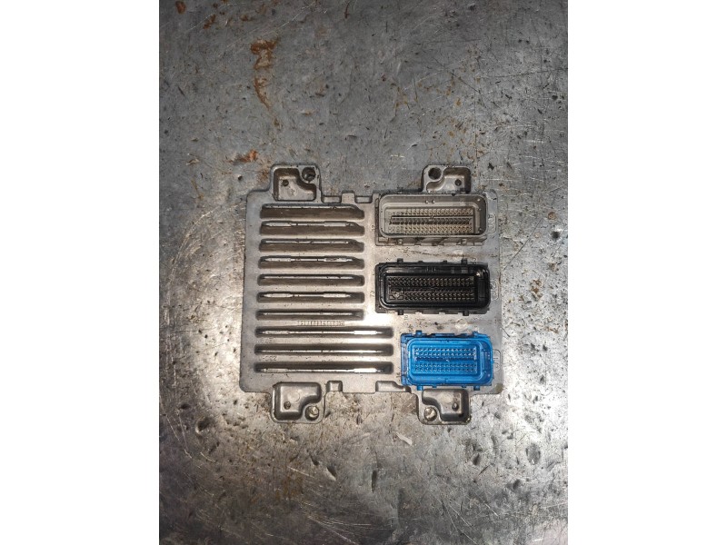 Recambio de centralita motor uce para opel corsa e design line referencia OEM IAM 12695605 12692201 