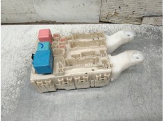 Recambio de caja reles / fusibles para toyota auris luna referencia OEM IAM 8273002150A  