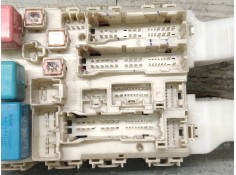 Recambio de caja reles / fusibles para toyota auris luna referencia OEM IAM 8273002150A   2