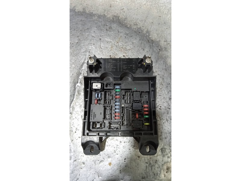 Recambio de caja reles / fusibles para renault maxity fg 130.35/45 referencia OEM IAM 284B6MB40B  