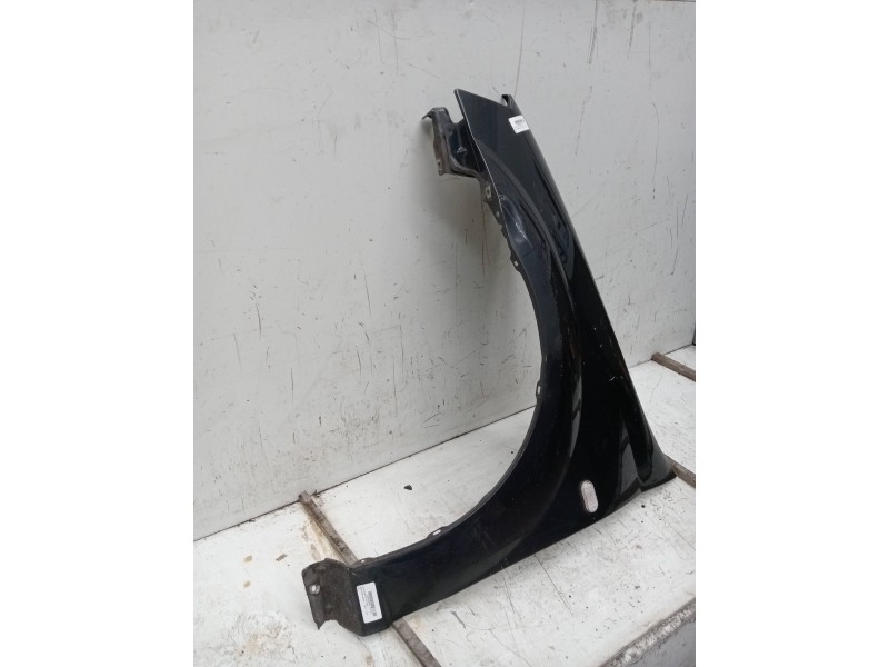 Recambio de aleta delantera izquierda para dacia logan laureate referencia OEM IAM   