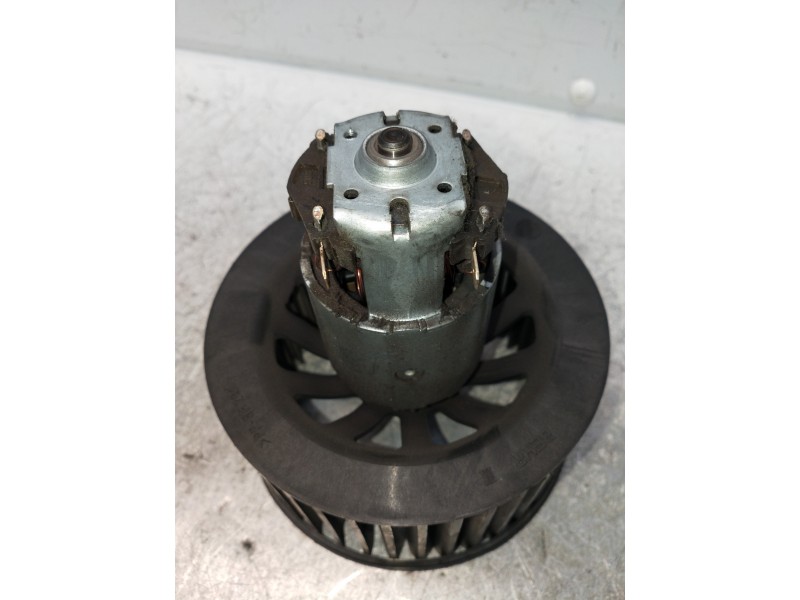 Recambio de motor calefaccion para peugeot 206 berlina xr referencia OEM IAM 0130063101  