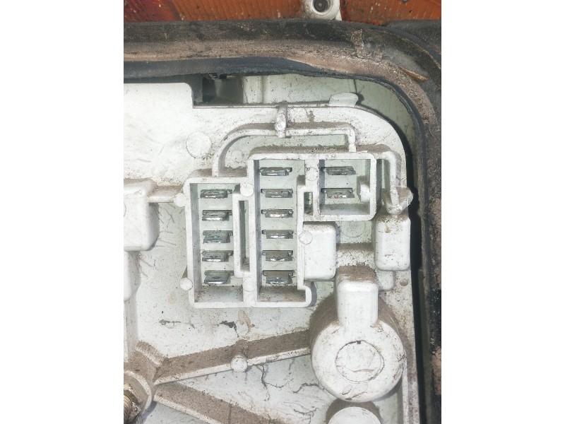 Recambio de piloto trasero izquierdo para peugeot 205 berlina 1.8 diesel referencia OEM IAM   