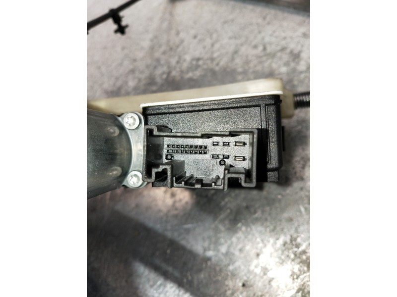 Recambio de elevalunas delantero derecho para seat arona xcellence referencia OEM IAM 6F9837462  5P