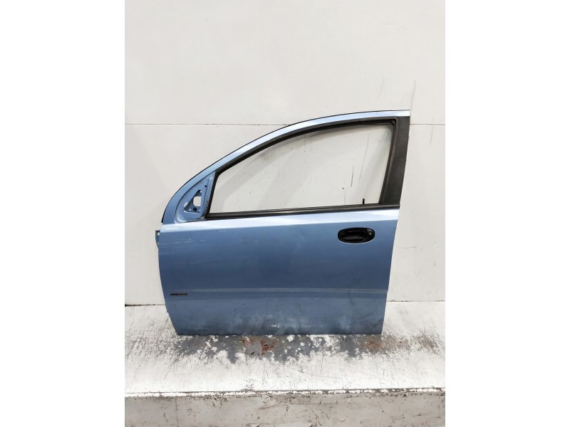 Recambio de puerta delantera izquierda para daewoo kalos referencia OEM IAM  MANILLA EXTERIOR ROTA 5P