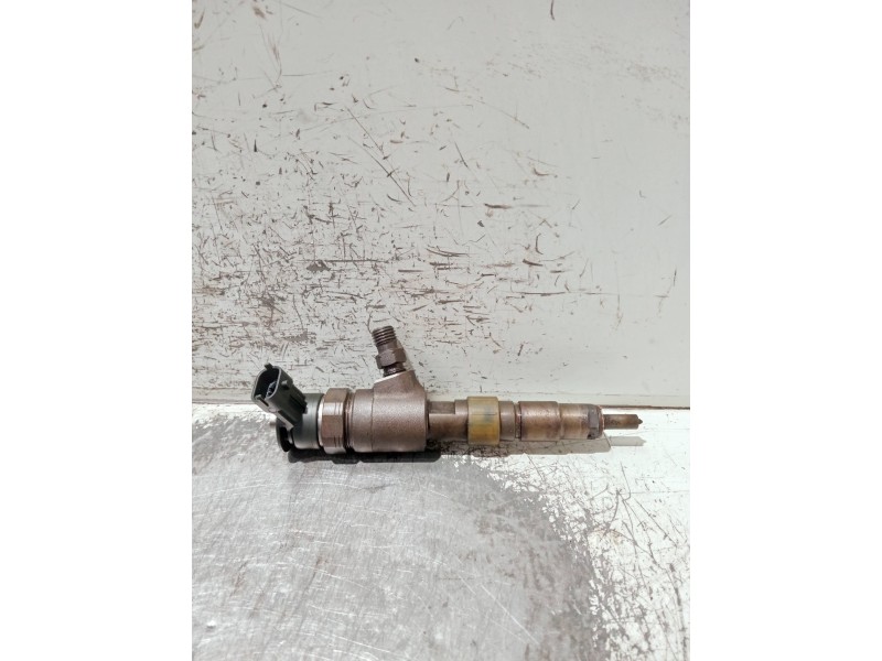 Recambio de inyector para peugeot 207 1.4 hdi referencia OEM IAM 0445110339 870689 BOSCH