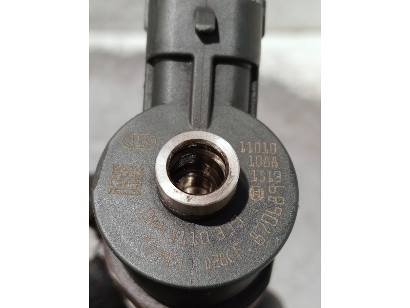 Recambio de inyector para peugeot 207 1.4 hdi referencia OEM IAM 0445110339 870689 BOSCH