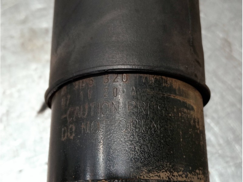 Recambio de amortiguador delantero derecho para volkswagen crafter combi (2e) referencia OEM IAM A9063207530  