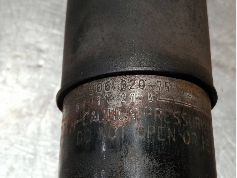 Recambio de amortiguador delantero izquierdo para volkswagen crafter combi (2e) referencia OEM IAM A9063207530  