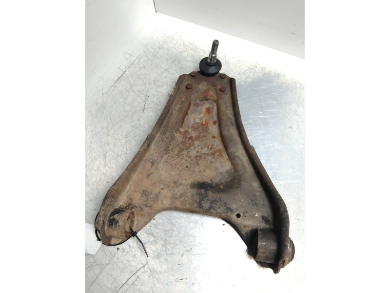 Recambio de brazo suspension inferior delantero derecho para renault 18 gtd referencia OEM IAM   