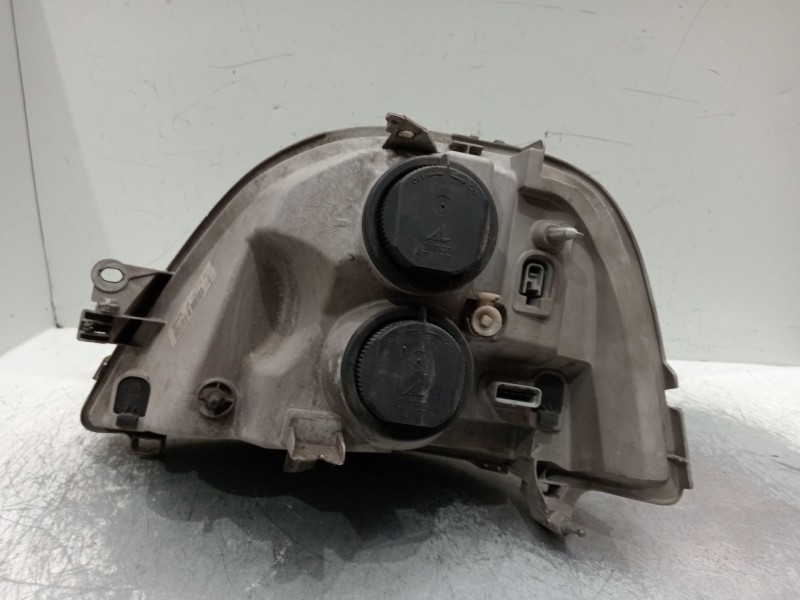 Recambio de faro derecho para opel movano a furgoneta (x70) 2.5 dti (fd) referencia OEM IAM 8200163518  
