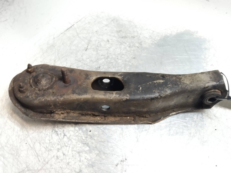 Recambio de brazo suspension inferior delantero izquierdo para renault 18 gtd referencia OEM IAM   