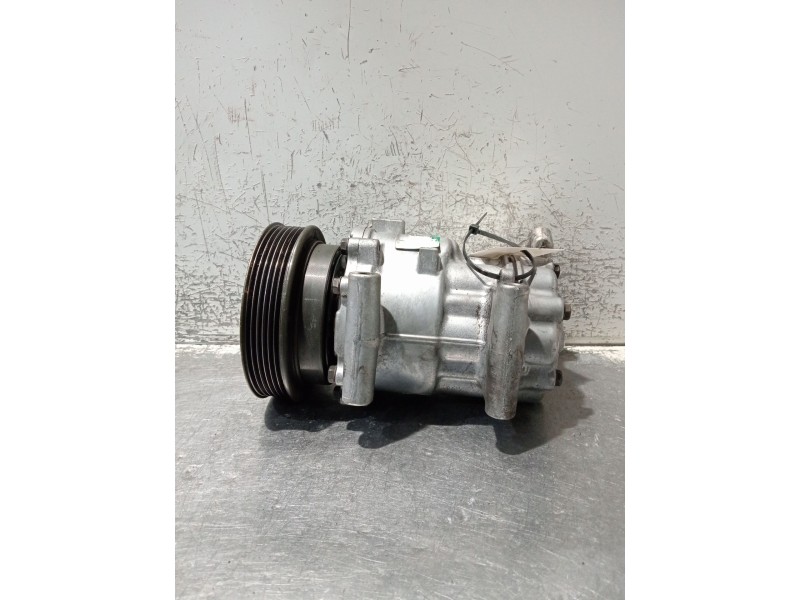 Recambio de compresor aire acondicionado para renault clio ii (bb_, cb_) 1.5 dci (b/cb08) referencia OEM IAM 8200315744  