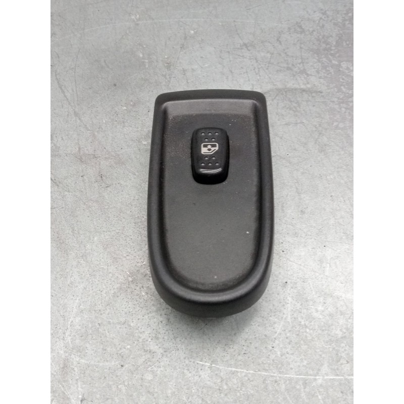Recambio de mando elevalunas delantero derecho para iveco daily v furgoneta 29s13, 29l13, 35c13, 35s13, 40c13, 40s13 referencia 