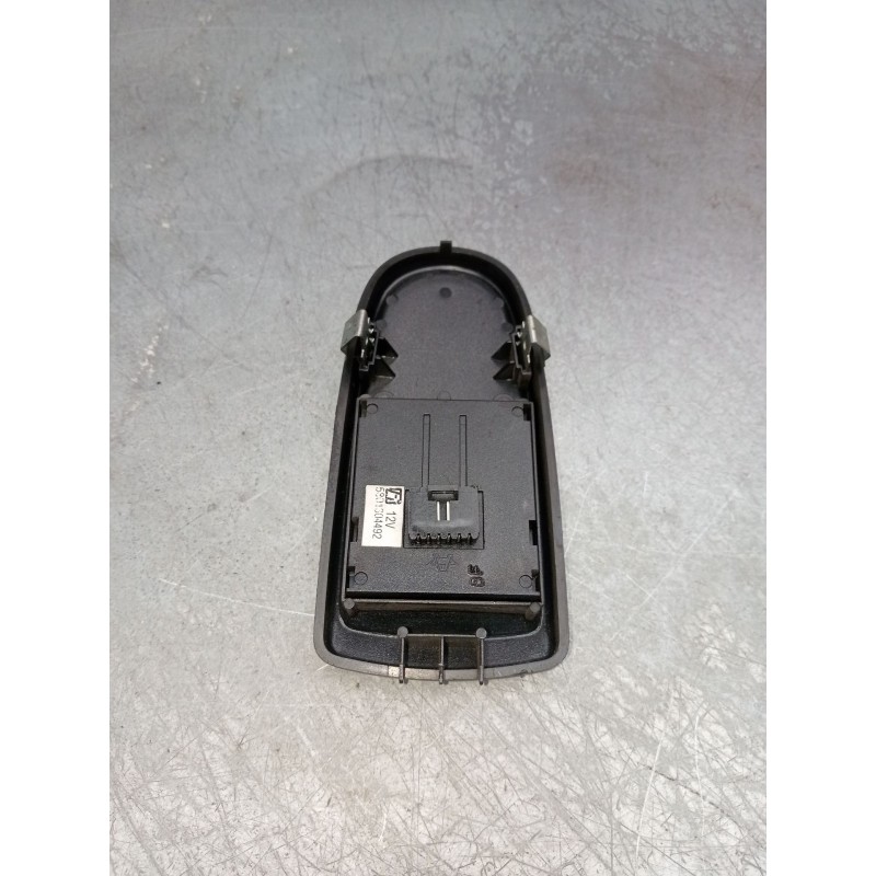 Recambio de mando elevalunas delantero derecho para iveco daily v furgoneta 29s13, 29l13, 35c13, 35s13, 40c13, 40s13 referencia 