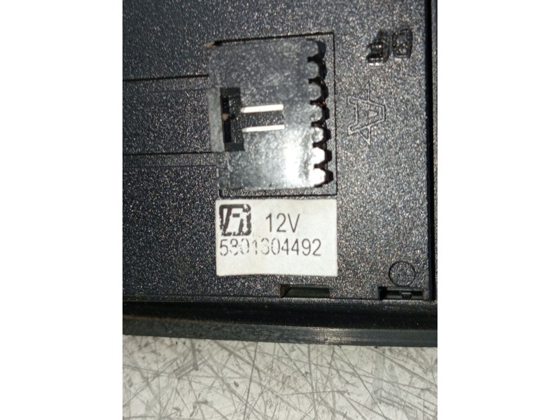 Recambio de mando elevalunas delantero derecho para iveco daily v furgoneta 29s13, 29l13, 35c13, 35s13, 40c13, 40s13 referencia 