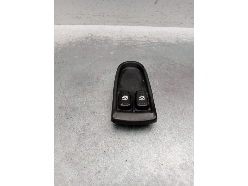 Recambio de mando elevalunas delantero izquierdo para iveco daily v furgoneta 29s13, 29l13, 35c13, 35s13, 40c13, 40s13 referenci