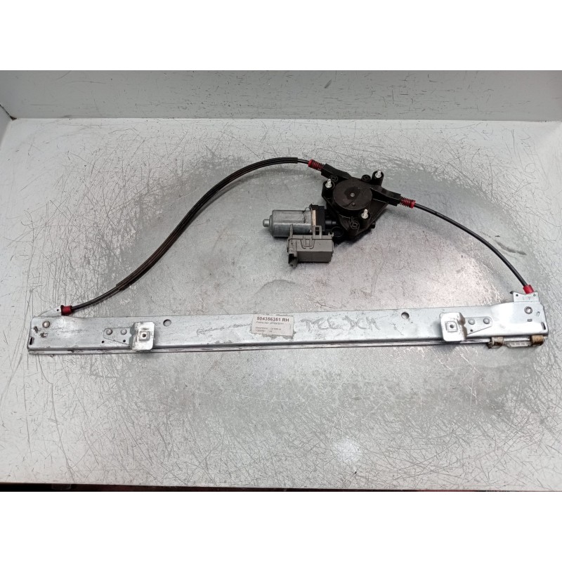Recambio de elevalunas delantero derecho para iveco daily v furgoneta 29s13, 29l13, 35c13, 35s13, 40c13, 40s13 referencia OEM IA