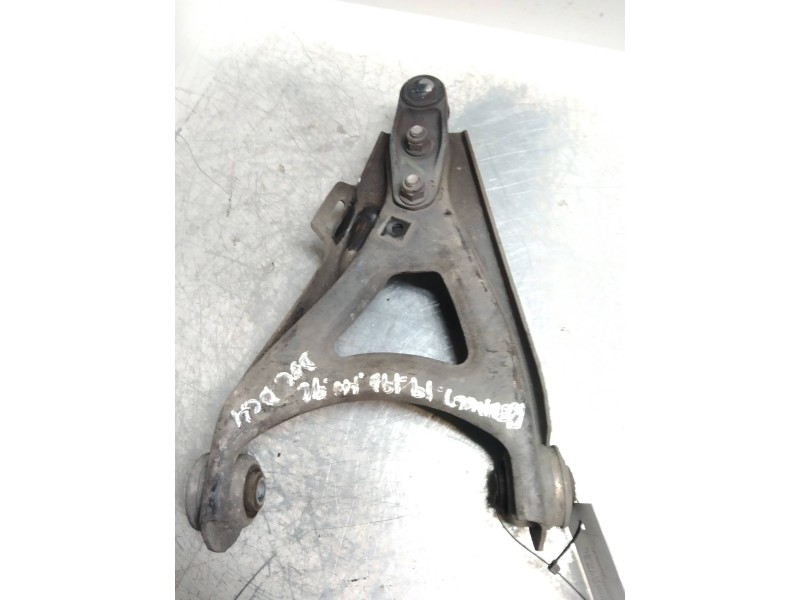 Recambio de brazo suspension inferior delantero derecho para renault 19 (b/c/l53) 1.9 d referencia OEM IAM   