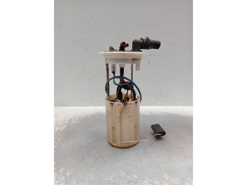 Recambio de bomba combustible para iveco daily v furgoneta 29s13, 29l13, 35c13, 35s13, 40c13, 40s13 referencia OEM IAM 058020304