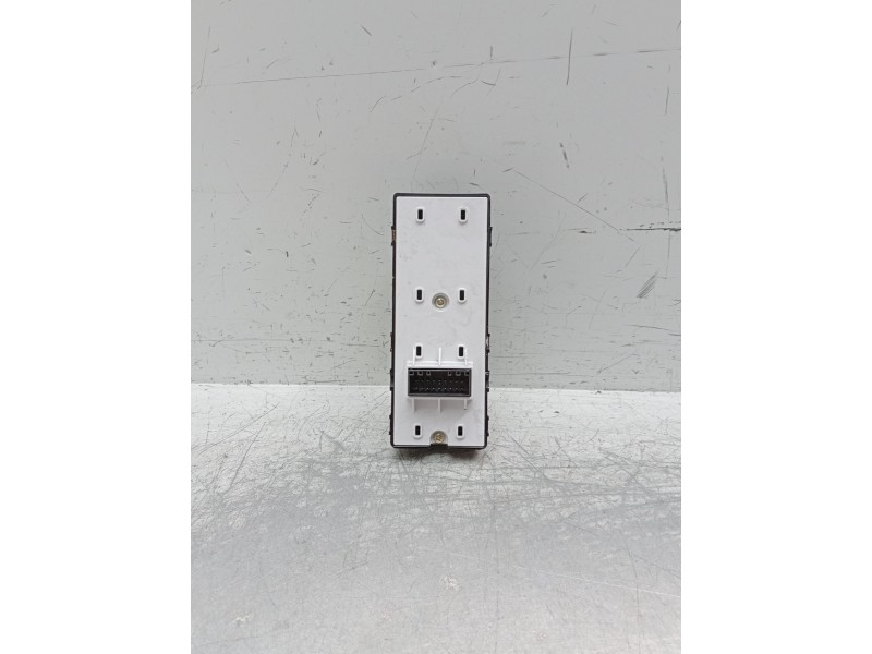 Recambio de mando elevalunas delantero izquierdo para kia stonic (yb) 1.0 t-gdi referencia OEM IAM  5P 