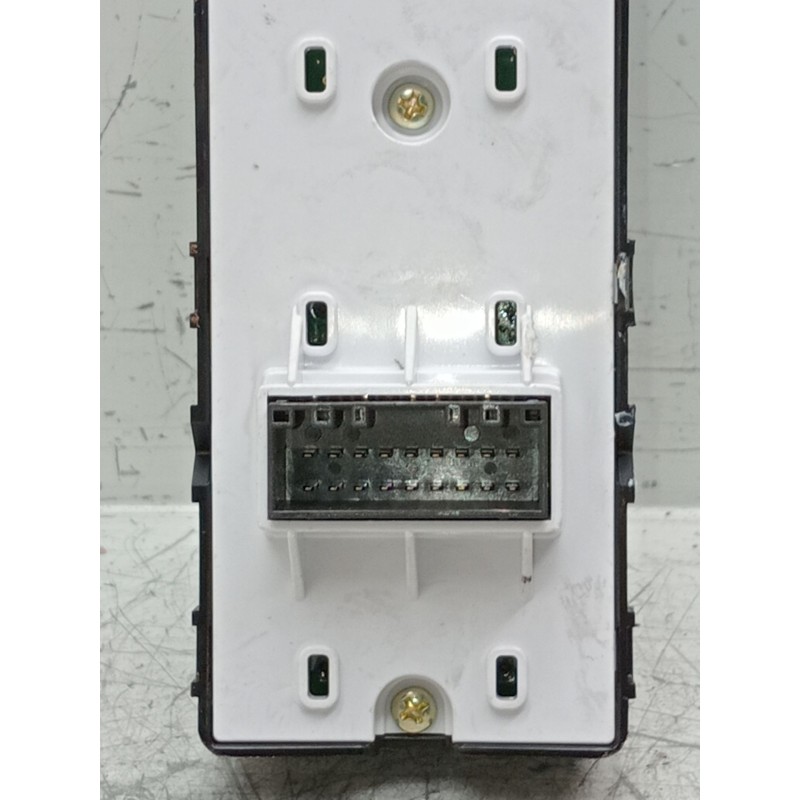 Recambio de mando elevalunas delantero izquierdo para kia stonic (yb) 1.0 t-gdi referencia OEM IAM  5P 