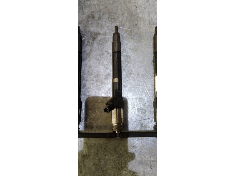 Recambio de inyector para opel zafira tourer selective referencia OEM IAM 55570012  