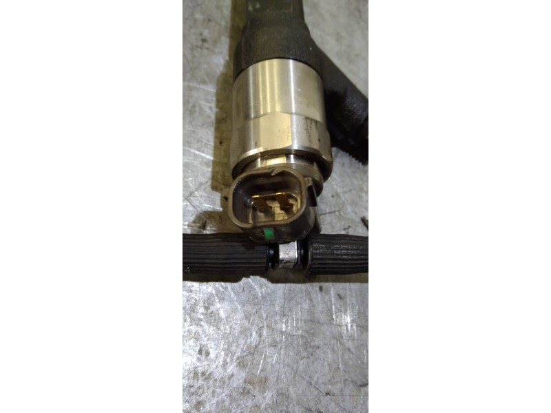 Recambio de inyector para opel zafira tourer selective referencia OEM IAM 55570012  