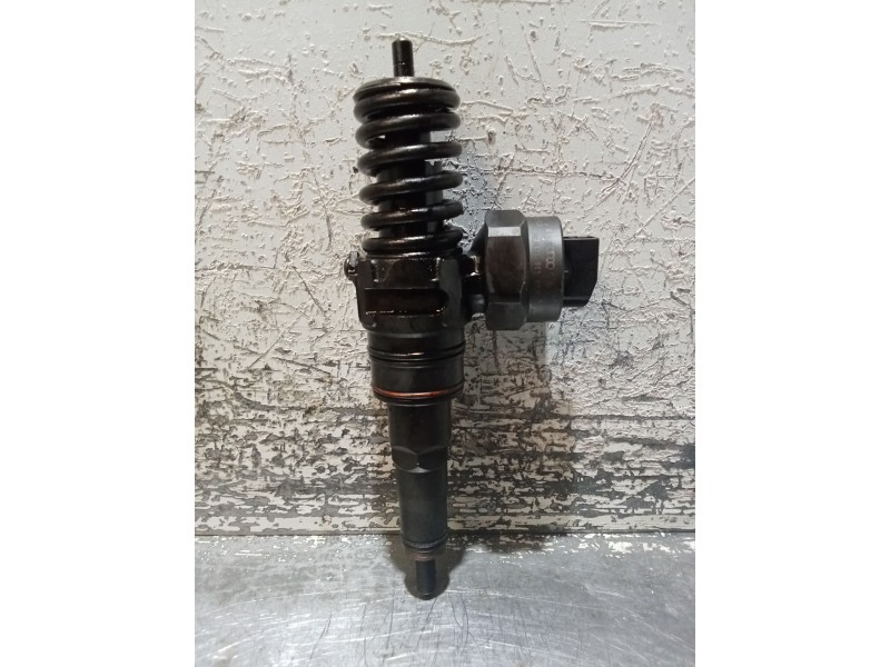 Recambio de inyector para volkswagen passat variant (3b5) comfortline referencia OEM IAM 0414720007 038130073F BOSCH