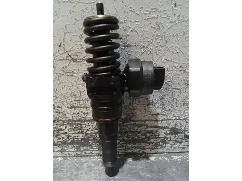 Recambio de inyector para volkswagen passat variant (3b5) comfortline referencia OEM IAM 0414720007 038130073F BOSCH