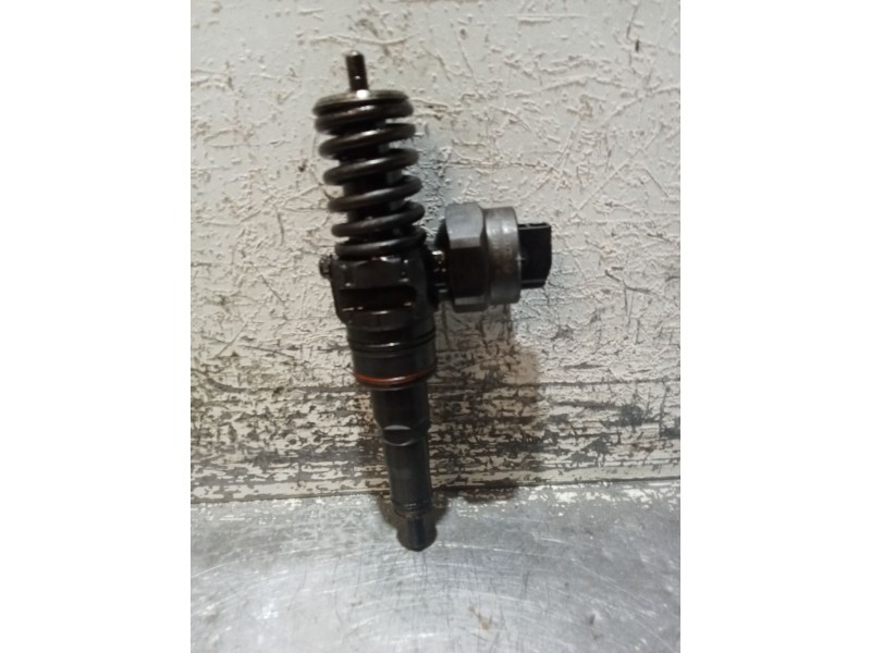 Recambio de inyector para volkswagen passat variant (3b5) comfortline referencia OEM IAM 0414720007 038130073F BOSCH