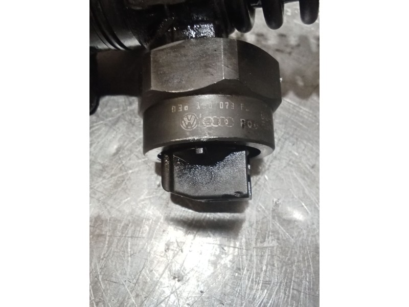 Recambio de inyector para volkswagen passat variant (3b5) comfortline referencia OEM IAM 0414720007 038130073F BOSCH