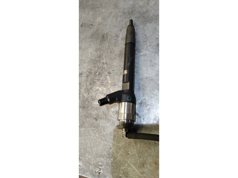 Recambio de inyector para opel zafira tourer selective referencia OEM IAM 55570012  