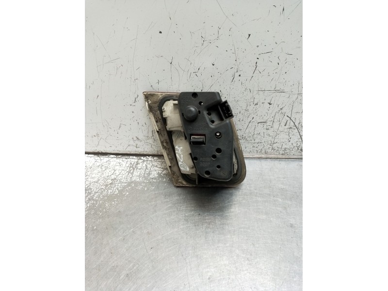 Recambio de piloto trasero derecho interior para bmw 3 (e46) 320 d referencia OEM IAM 6907938  