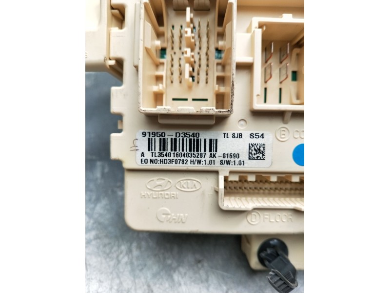 Recambio de caja reles / fusibles para hyundai tucson (tl, tle) 1.7 crdi referencia OEM IAM 91950D3540 TL35401604035287 HD3F0782