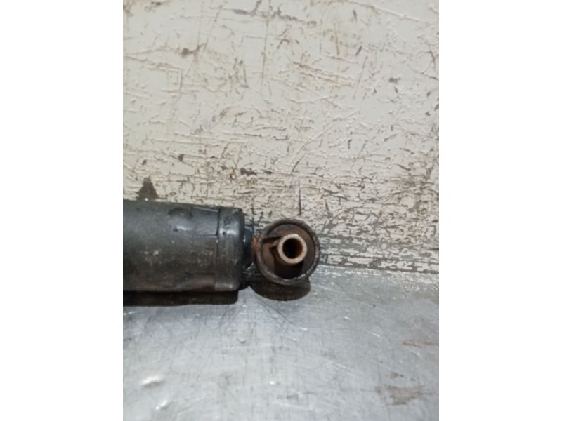 Recambio de amortiguador trasero izquierdo para hyundai ix20 referencia OEM IAM 553001K00  