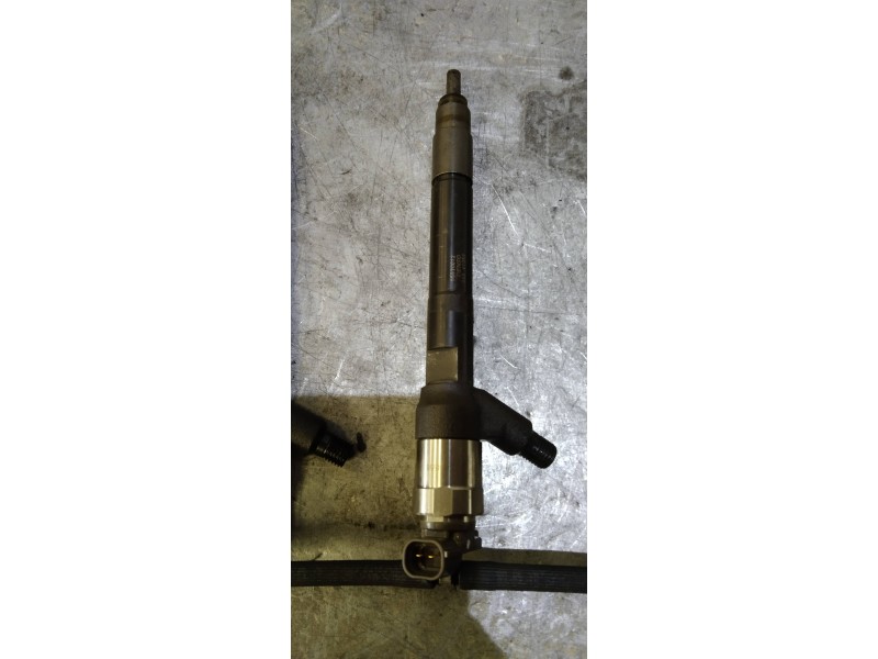 Recambio de inyector para opel zafira tourer selective referencia OEM IAM 55570012  