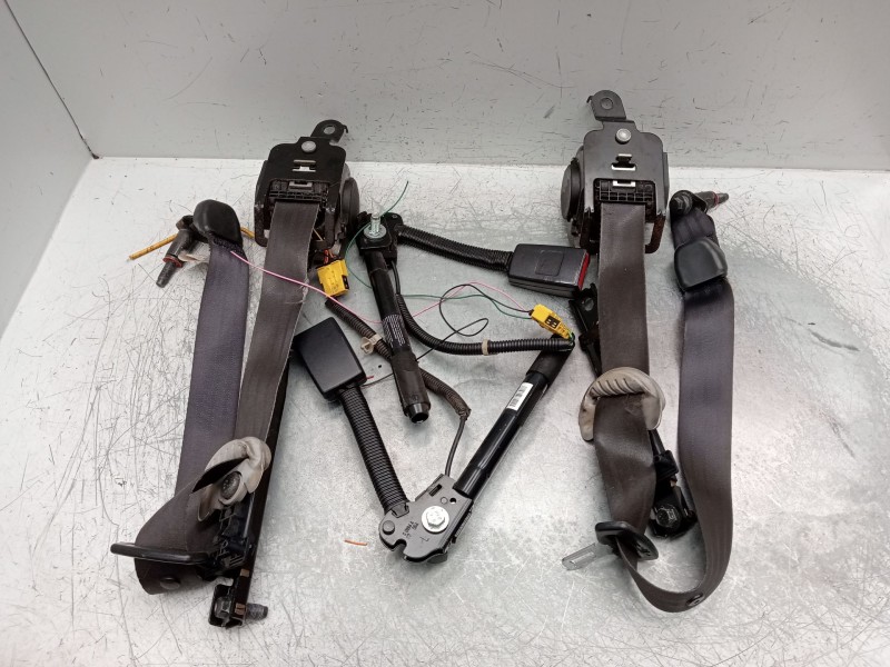Recambio de juego cinturones delantero para kia sportage ii (je_, km_) 2.0 crdi referencia OEM IAM  5P 