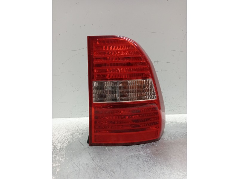 Recambio de piloto trasero derecho para kia sportage ii (je_, km_) 2.0 crdi referencia OEM IAM   