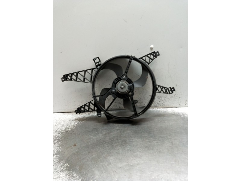 Recambio de electroventilador para renault clio iii exception referencia OEM IAM 8200748438 1832062000 